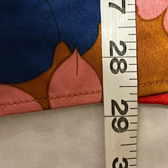 Entro Modern Multicolor Floral V Neck Top, size 2X - Picture 8 of 8